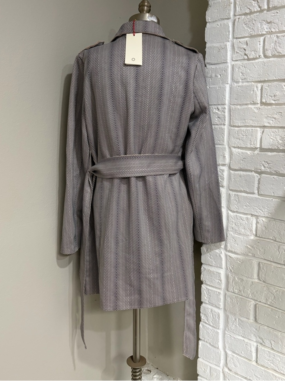 Solitare Double-Breasted Herringbone Trench Coat - Gray - Picture 4 of 7